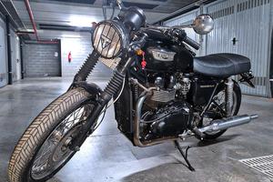 TRIUMPH BONNEVILLE  900 