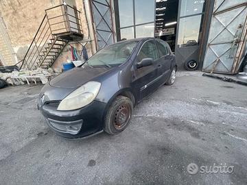 Ricambi Renault Clio 1.2 benz 16V 75cv del 2006