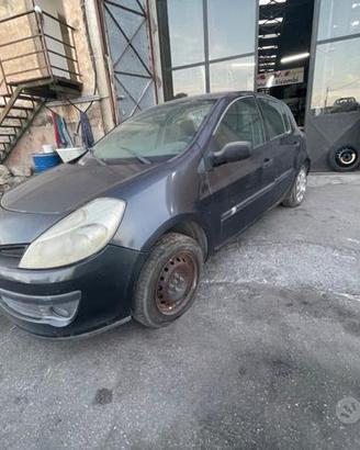 Ricambi Renault Clio 1.2 benz 16V 75cv del 2006