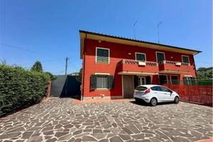 Villa di 100 m² con 3 locali e box auto a Capannor