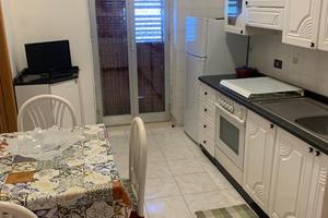 Fronte mare via C Pompea trilocale balcone