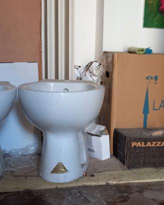 Bagno completo di tutti i saniari