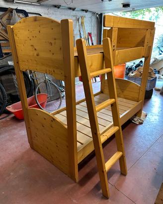 Letto a castello in legno - con scala e protezione