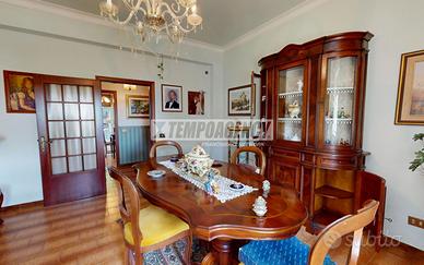 Casa indipendente con giardino, 2 appartamenti e g