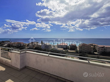 Montepaone lido - via aldo moro. attico panoramico