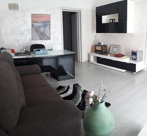 Ampio locale arredato uso ufficio o studio Veglie