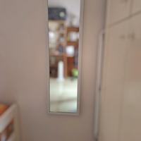 Specchio con cornice bianca