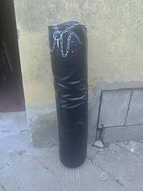Sacco boxe in pelle con staffa