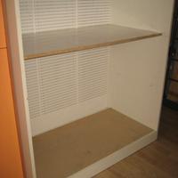 Mobile espositore con griglia