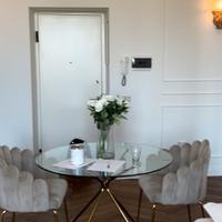 Tavolo vetro con sedie velluto