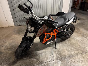 KTM Duke 690