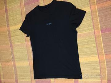 T-Shirt Calvin Klein nera - Taglia S