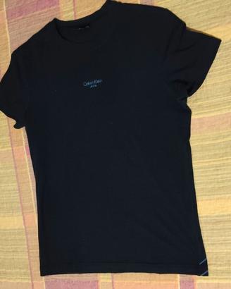 T-Shirt Calvin Klein nera - Taglia S