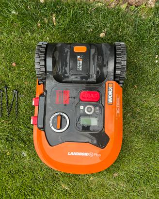 Robot rasserba Worx Landroid M Plus con Garage