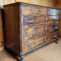 Cassettiera in legno per camera da letto vintage