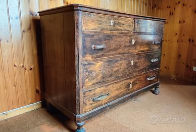 Cassettiera in legno per camera da letto vintage