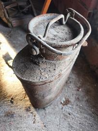 Antico portalatte con bretelle