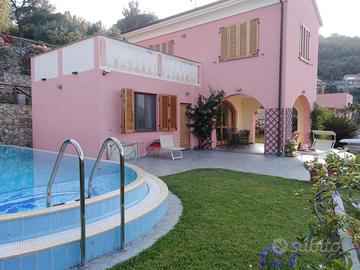 Villa indipendente con piscina in Andora