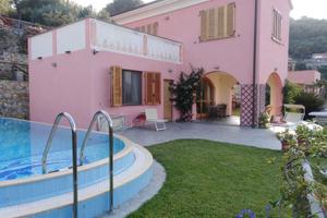Villa indipendente con piscina in Andora