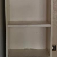 Scaffale a colonna con antina inferiore