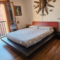 letto stile tatami in legno wengé con comodini 