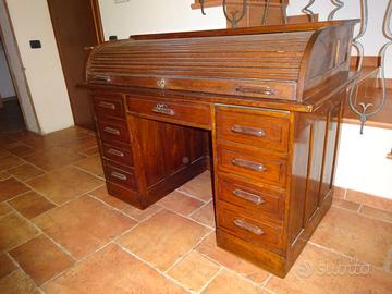 Scrivania inizio 900 con chiusura a serrandina