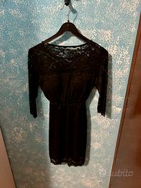 Vestito nero con pizzo