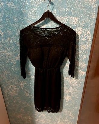 Vestito nero con pizzo