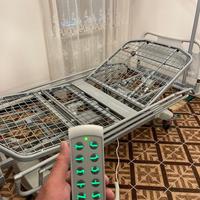 Letto con tavolino per anziani