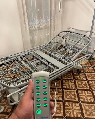 Letto con tavolino per anziani