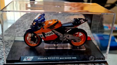 Modellino moto GP Honda RC211V Max Biaggi  2005 