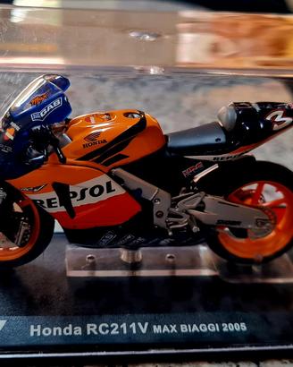 Modellino moto GP Honda RC211V Max Biaggi  2005 