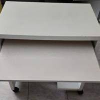 piccola scrivania pc