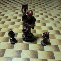 Antiche statue in legno intagliate cinesi