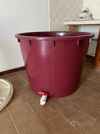 Tino in plastica 350L NUOVO mai usato con rubinett