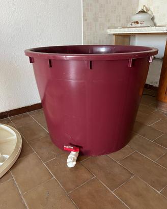 Tino in plastica 350L NUOVO mai usato con rubinett