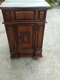 mobile antico in noce.