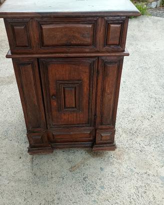 mobile antico in noce.