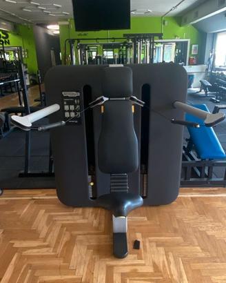 Shoulder press technogym kinesis