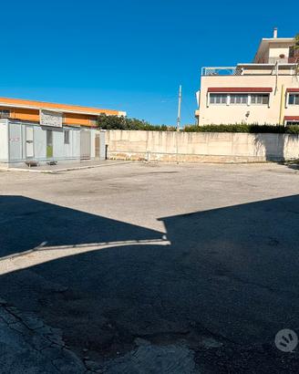 Box e rimessaggio per auto moto e furgoni