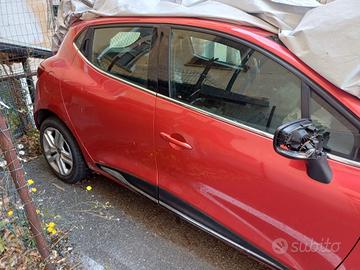 Renault Clio da rottamare