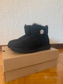 UGG bailey button