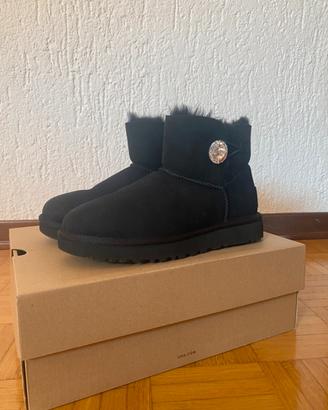 UGG bailey button