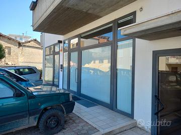 Locale ad uso negozio-ufficio o magazzino