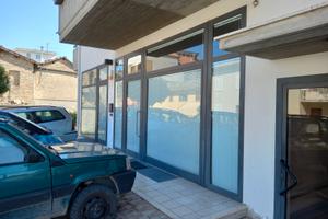 Locale ad uso negozio-ufficio o magazzino