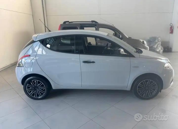 Lancia Ypsilon 2019 photo 2