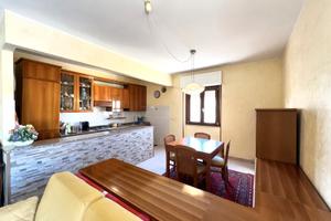 Luminoso triletto in zona residenziale