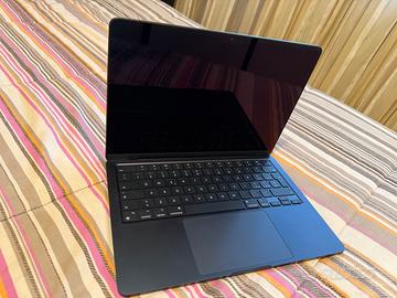 Macbook Air M3 256gb 8gb di ram perfetto...