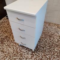 Mobiletto bianco a cassetti