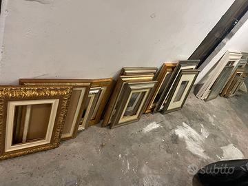 Stock di cornici per quadri di varie misure
